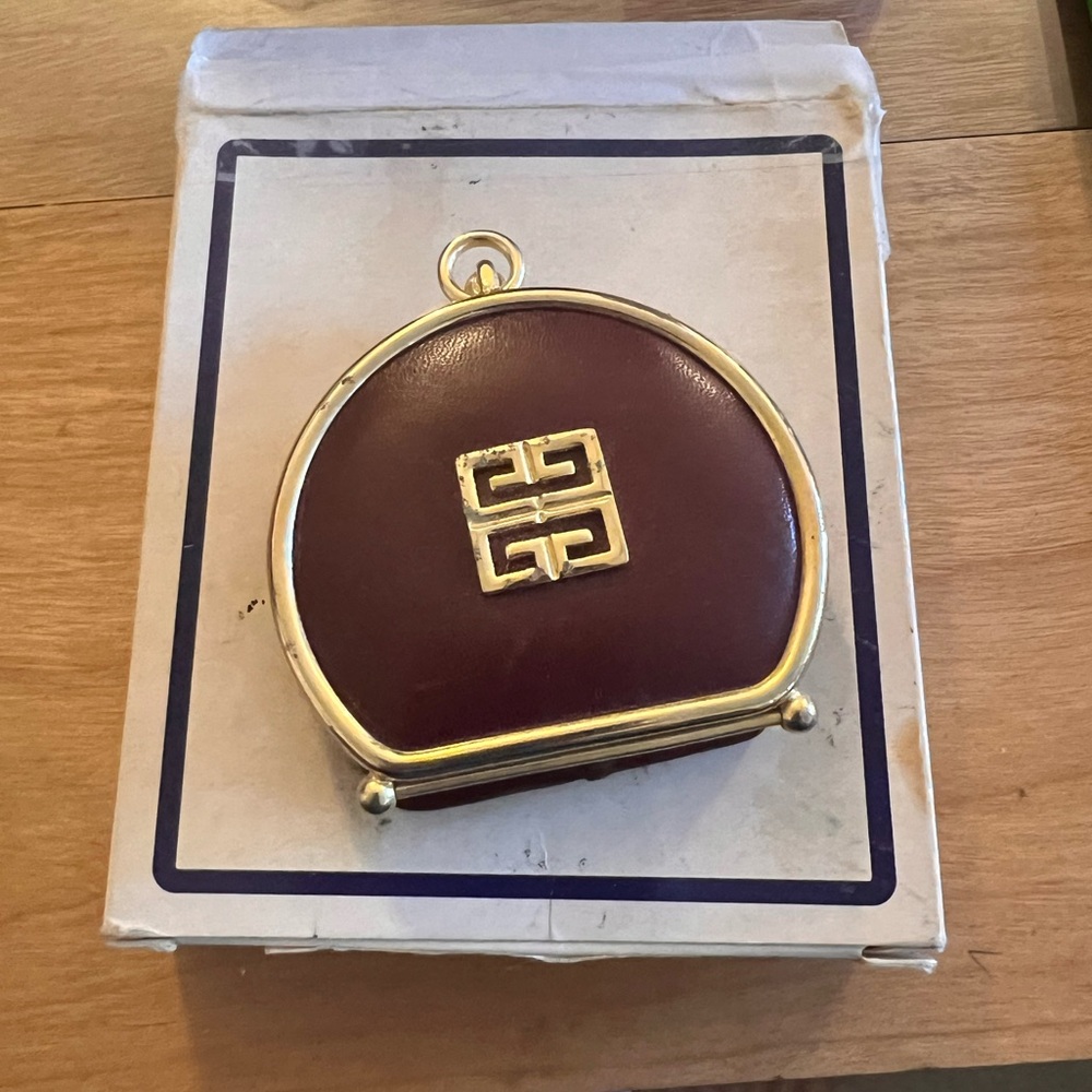 CLEARANCE $60 Rare GIVENCHY kiss lock coin pill stash purse